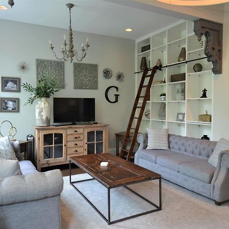 Penthouse Level, Stunning Wrigley Stay 시카고 외부 사진