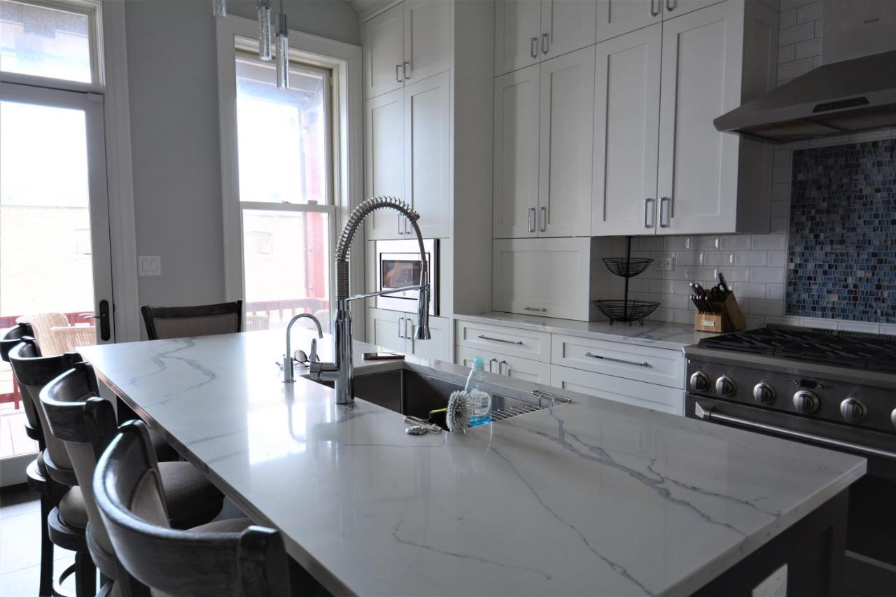 Penthouse Level, Stunning Wrigley Stay 시카고 외부 사진